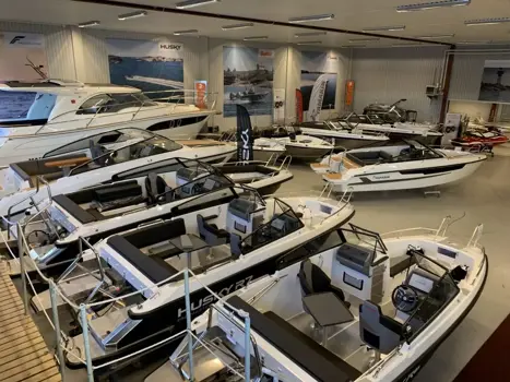 Miljöbild Yamahacenter båthall