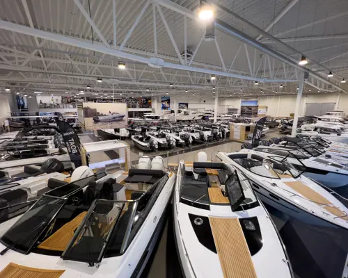 Miljöbild båthall Yamahcenter