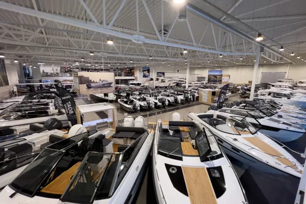 Miljöbild båthall Yamahcenter