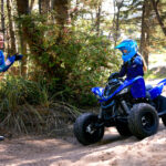 2025-Yamaha-YFM110R-25-EU-Racing_Blue-Action-001-03